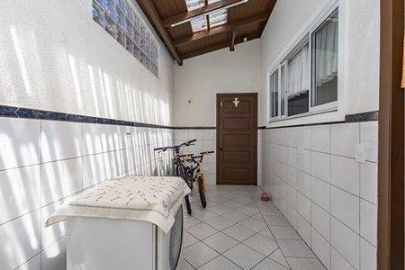 19_photo/94dce4268f.588d4a7fb74764b6-ATLAS-c0d4c8ea-de6e-4ad4-9124-68372345b796.jpg de casa à venda com 4 quartos, 180m² em Juvevê, Curitiba