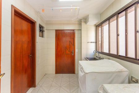 5_photo/94dce427a9.cb4a3f4e1d4d223a-ATLAS-2450c08f-5092-43bb-be42-6ddee2641a4f.jpg de apartamento à venda com 4 quartos, 214m² em Cabral, Curitiba