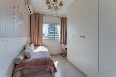 6_photo/94dce427d1.66f5f29d1ae05384-ATLAS-6d48ba40-cb31-49ce-a026-e98e99a349d9.jpg de apartamento à venda com 3 quartos, 221m² em Cabral, Curitiba