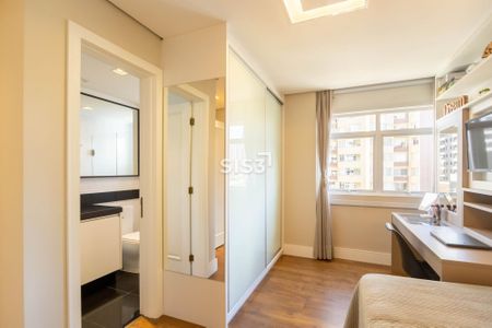 4_photo/94dce427e5.13678aff85c178ff-ATLAS-5d720ffe-622b-4cf8-b83e-a2dd94c0ceea.jpg de apartamento à venda com 4 quartos, 183m² em Cabral, Curitiba