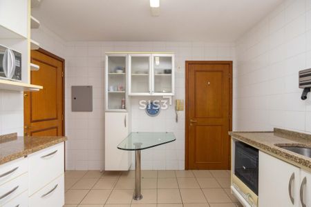 32_photo/94dce427e5.68e2e8e70e486db4-ATLAS-e24fa487-4de7-4dba-8003-ffcac2a1cadc.jpg de apartamento à venda com 4 quartos, 183m² em Cabral, Curitiba