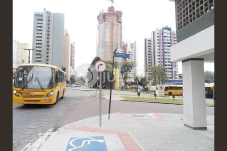 3_photo/94dce4288b.b635c4896326fc59-ATLAS-e7c431bd-34cd-43eb-99cb-0151ab5e01f1.jpg de apartamento para alugar com 1 quarto, 87m² em Cabral, Curitiba