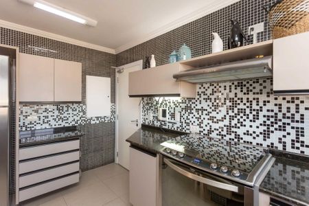 13_photo/94dce4290d.23b66a0d683c5664-ATLAS-d276e013-eddf-4546-85c4-eec0afb91a33.jpg de apartamento à venda com 4 quartos, 399m² em Cabral, Curitiba