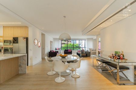 35_photo/94dce429a3.d24ade8ea730e7fc-ATLAS-82385fbe-e8e4-4250-96bf-6ce25d9b5b2d.jpg de apartamento à venda com 3 quartos, 223m² em Cabral, Curitiba