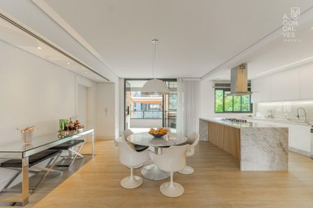 42_photo/94dce429a3.d24ade8ea730e7fc-ATLAS-c33c77e4-4d7e-471a-8166-cce06da127d9.jpg de apartamento à venda com 3 quartos, 223m² em Cabral, Curitiba