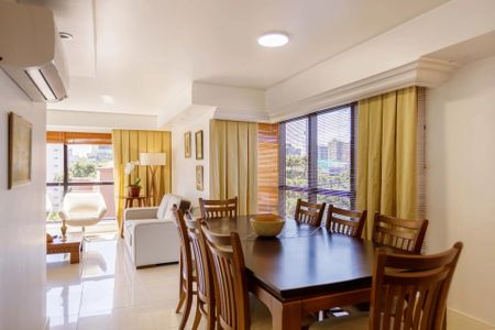 8_photo/94dce429a7.e6f02a1e96aef2b1-ATLAS-4f1a09f2-958c-4fe4-bf7d-be0a8c9d501f.jpg de apartamento à venda com 4 quartos, 240m² em Cabral, Curitiba