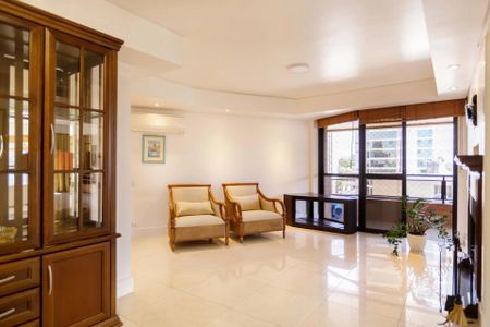 12_photo/94dce429a7.e6f02a1e96aef2b1-ATLAS-6fc1cbdf-42c3-467d-9c5a-50134559d84e.jpg de apartamento à venda com 4 quartos, 240m² em Cabral, Curitiba