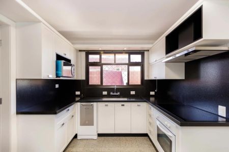 28_photo/94dce429a7.e6f02a1e96aef2b1-ATLAS-bfa40b02-3984-4ecf-b6b5-c897d133b7d0.jpg de apartamento à venda com 4 quartos, 240m² em Cabral, Curitiba