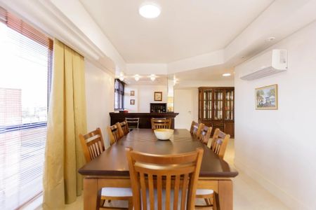 9_photo/94dce429a7.e6f02a1e96aef2b1-ATLAS-d0cd3a46-a955-432f-b396-5ba096a56ef0.jpg de apartamento à venda com 4 quartos, 240m² em Cabral, Curitiba