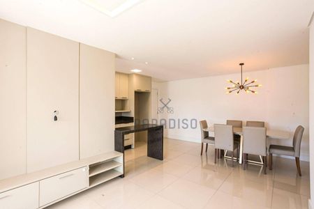 2_photo/94dce429c9.7a9b13349633cdce-ATLAS-80afd8d7-7d29-449d-9e7f-5e850bc64997.jpg de apartamento à venda com 3 quartos, 90m² em Cabral, Curitiba