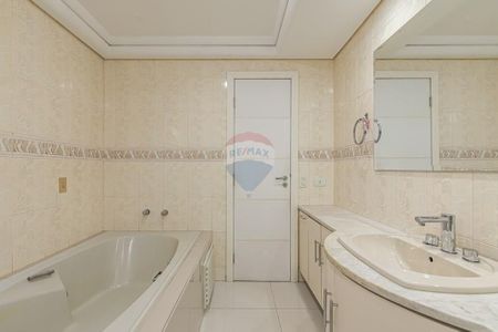 35_photo/94dce429f7.6a314c56d3e4f9ad-ATLAS-25b1d354-b46e-4d5f-99a2-21480c7ef0d5.jpg de casa à venda com 6 quartos, 400m² em Cabral, Curitiba