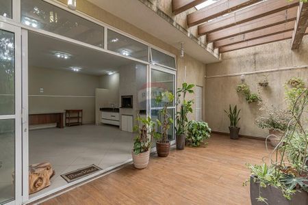 2_photo/94dce429f7.6a314c56d3e4f9ad-ATLAS-2a9cc92f-91d0-4c5a-a643-28c848f9c91e.jpg de casa à venda com 6 quartos, 400m² em Cabral, Curitiba