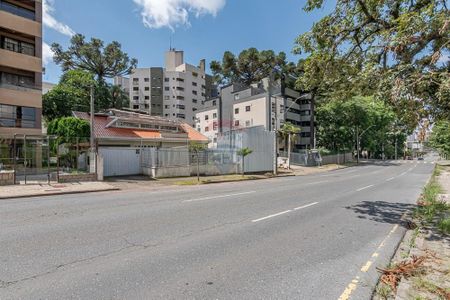 3_photo/94dce429f7.6a314c56d3e4f9ad-ATLAS-2ce47782-e6cc-475f-ad6e-07eb2a7c0fe0.jpg de casa à venda com 6 quartos, 400m² em Cabral, Curitiba