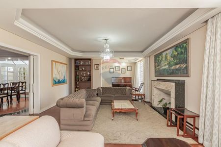 8_photo/94dce429f7.6a314c56d3e4f9ad-ATLAS-384f15a9-ece7-487b-9db0-26ca7f3bd87e.jpg de casa à venda com 6 quartos, 400m² em Cabral, Curitiba