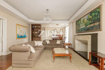 4_photo/94dce429f7.6a314c56d3e4f9ad-ATLAS-a8595c30-3767-4830-bb77-24d6fb76a5cf.jpg de casa à venda com 6 quartos, 441m² em Cabral, Curitiba