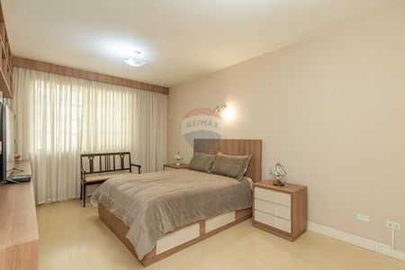 30_photo/94dce429f7.6a314c56d3e4f9ad-ATLAS-c8428b27-2523-4b7e-bb1b-2c90e0e03aa1.jpg de casa à venda com 6 quartos, 400m² em Cabral, Curitiba