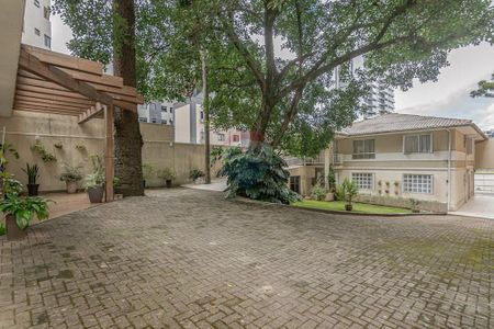 50_photo/94dce429f7.6a314c56d3e4f9ad-ATLAS-cb802fdc-2003-4cd5-97ef-80b51e8ecdf3.jpg de casa à venda com 6 quartos, 400m² em Cabral, Curitiba