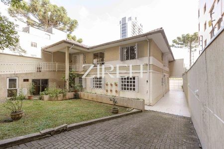 3_photo/94dce429f7.6a314c56d3e4f9ad-ATLAS-cea36c2f-eb45-4a13-a225-22f3e9ad63ae.jpg de casa à venda com 6 quartos, 441m² em Cabral, Curitiba