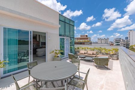 3_photo/94dce42a17.036cb0eff8dacf57-ATLAS-14df7db1-60fc-4a4f-9aa1-6e195c18d40a.jpg de apartamento à venda com 3 quartos, 216m² em Cabral, Curitiba