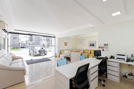 10_photo/94dce42b37.82be18ad98973cde-ATLAS-058bcd67-6d8b-4ced-8df0-015304cbb4aa.jpg de casa à venda com 0 quarto, 181m² em Cabral, Curitiba