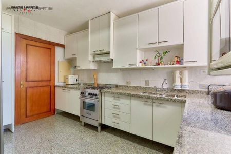 18_photo/94dce42b4f.9cd9865f92d808bd-ATLAS-cb1a66d7-e2e8-44b6-bf45-bd729379eb12.jpg de apartamento à venda com 2 quartos, 142m² em Cabral, Curitiba