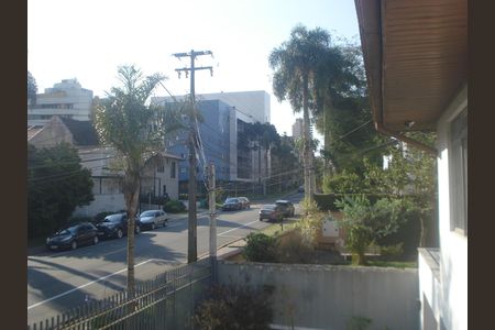 3_photo/94dce42e4d.e7390cb4c8920e14-ATLAS-a4f61f29-b5b3-4900-8545-923bb4ba1f12.jpg de casa à venda com 3 quartos, 206m² em Cabral, Curitiba