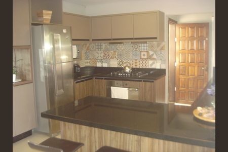 9_photo/94dce42e4d.e7390cb4c8920e14-ATLAS-c7950d94-9918-4ae2-b40e-03f2f2fc2366.jpg de casa à venda com 3 quartos, 206m² em Cabral, Curitiba