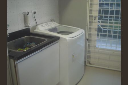 12_photo/94dce42e4d.e7390cb4c8920e14-ATLAS-ee6dbf8f-29e7-429b-bb25-d630b46441a3.jpg de casa à venda com 3 quartos, 206m² em Cabral, Curitiba