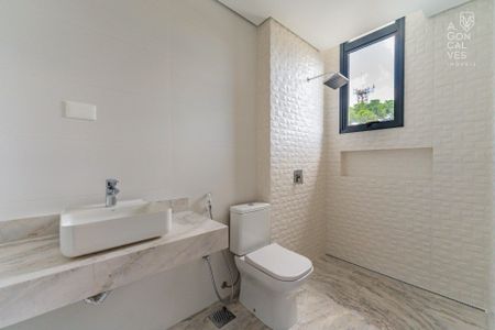 2_photo/94dce42eff.3f5dc8d3fc2d62b1-ATLAS-0df2f235-1b08-4e43-b0d2-d6b59c1bdd0e.jpg de apartamento à venda com 3 quartos, 223m² em Cabral, Curitiba