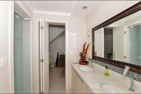 32_photo/94dce43177.d60ed16da6b331d7-ATLAS-873be44f-4540-4759-9d30-71fe77ec4537.jpg de casa à venda com 4 quartos, 251m² em Cabral, Curitiba