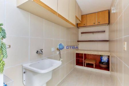 19_photo/94dce432dd.a06c554ccff76e37-ATLAS-a36b23e7-1f74-4916-8967-ddb806da3ff6.jpg de casa à venda com 4 quartos, 164m² em Hugo Lange, Curitiba