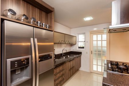 3_photo/94dce43315.2f19477d579b8330-ATLAS-4dfd2036-a67d-4b30-8cb6-d3752ccafb15.jpg de casa à venda com 4 quartos, 177m² em Cristo Rei, Curitiba