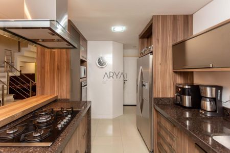 7_photo/94dce43315.2f19477d579b8330-ATLAS-5c4e805a-0e9f-4a7d-99bb-0b3c5eb9bda7.jpg de casa à venda com 4 quartos, 177m² em Cristo Rei, Curitiba