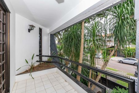 29_photo/94dce433bf.0524c8510f0f8401-ATLAS-0906d119-d077-4502-bf60-5bfda898e7b8.jpg de casa à venda com 4 quartos, 209m² em Hugo Lange, Curitiba