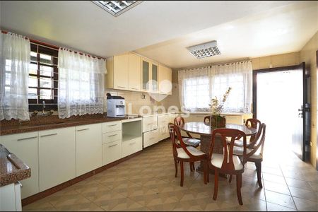 5_photo/94dce433bf.0524c8510f0f8401-ATLAS-222d3452-c0b9-4a01-a623-15077c7d0e3f.jpg de casa à venda com 4 quartos, 210m² em Hugo Lange, Curitiba