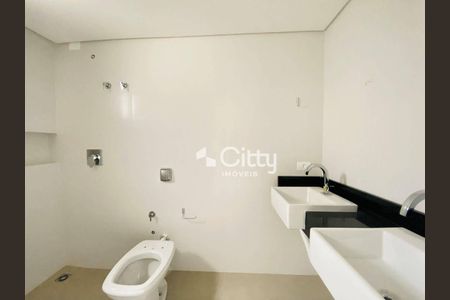 19_photo/94dce4345b.8b4782fe73be2b82-ATLAS-80cc75b3-e9d4-4034-b6d4-2878d7197b06.jpg de casa à venda com 3 quartos, 245m² em Hugo Lange, Curitiba