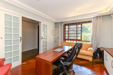 5_photo/94dce43527.fe96b63aec789ef1-ATLAS-4edcc82b-d1de-40d6-a769-ff75ea70a3c8.jpg de casa à venda com 3 quartos, 465m² em Cristo Rei, Curitiba