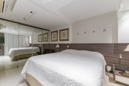 12_photo/94dce43591.52aeae8b2a6b4def-ATLAS-73171294-2fd5-4460-85ee-b4ebaab764da.jpg de casa à venda com 4 quartos, 218m² em Alto da XV, Curitiba