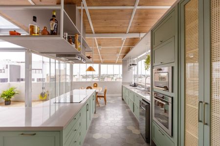 3_photo/94dce43a33.4f48e483d4bcdc3b-ATLAS-e31a9c68-721a-46b4-9dd6-0739efd172f3.jpg de apartamento para alugar com 4 quartos, 216m² em Alto da Glória, Curitiba