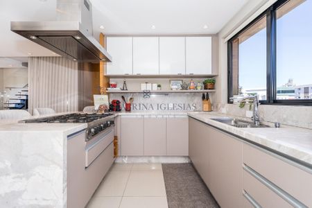 12_photo/94dce43b79.04215652a26bb97b-ATLAS-5c1a27de-bcd3-475a-9eea-a100f21cfe01.jpg de apartamento para alugar com 3 quartos, 211m² em Alto da Glória, Curitiba