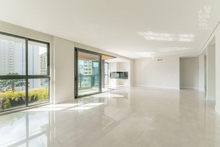 8_photo/94dce43d57.9f81cf7b19561169-ATLAS-4e26fcc0-4f67-434d-b4ba-53d1fdf9c66e.jpg de apartamento à venda com 3 quartos, 201m² em Juvevê, Curitiba