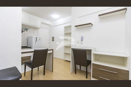 2_photo/94dce43f0d.cb2272fcfeb20142-ATLAS-5b96077a-86ef-4379-b0f6-a1a508be984e.jpg de apartamento para alugar com 1 quarto, 30m² em Centro, Curitiba