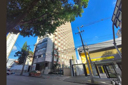 2_photo/94dce43f73.de1539f27b8bccfe-ATLAS-7b3277db-dcdb-4ef2-9e42-b3b4a58ff3f9.jpg de apartamento à venda com 2 quartos, 48m² em Centro, Curitiba