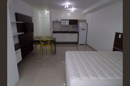 10_photo/94dce43fe5.e100dba37721dde7-ATLAS-136a352f-c31e-46b4-952e-2d541bbb8591.jpg de apartamento para alugar com 1 quarto, 41m² em Centro, Curitiba