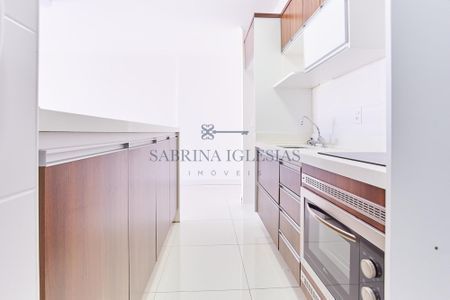 5_photo/94dce43fe5.f15ee3eca4b9775c-ATLAS-d76a8039-62a2-4e68-ac89-3ca854522e39.jpg de apartamento para alugar com 2 quartos, 73m² em Centro, Curitiba