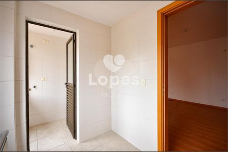 15_photo/94dce440bd.9d98818feaf13c36-ATLAS-d74c4e34-97e4-43ca-9a08-3b886f08cd94.jpg de apartamento à venda com 2 quartos, 73m² em Centro, Curitiba