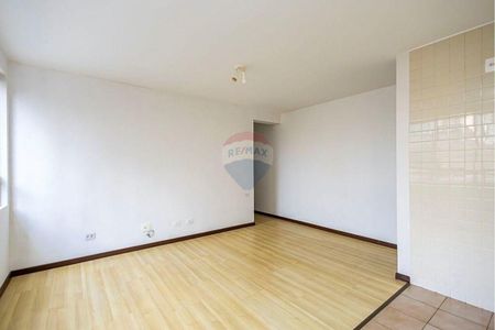 8_photo/94dce441ff.7066937cd636288e-ATLAS-4ccf05c2-0bff-40b0-9de1-915e27ebf5d5.jpg de apartamento para alugar com 2 quartos, 58m² em Centro, Curitiba