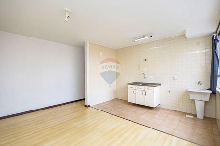 2_photo/94dce441ff.7066937cd636288e-ATLAS-ec4f39b5-abc6-40d2-8d0e-ef1c525fcc7a.jpg de apartamento para alugar com 2 quartos, 58m² em Centro, Curitiba