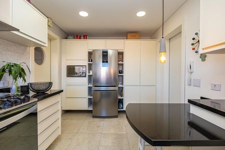 8_photo/94dce442e1.e6e1c947b02cf8fb-ATLAS-20c9d7ce-ddff-4cf6-b673-6597a1e5244a.jpg de apartamento à venda com 4 quartos, 248m² em Centro, Curitiba