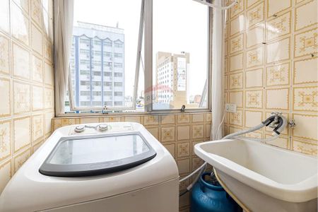 12_photo/94dce44307.1c3a6e9c3b6373ba-ATLAS-eef60f87-7a21-4a34-a3e9-8d49ffd16483.jpg de apartamento à venda com 1 quarto, 44m² em Centro, Curitiba